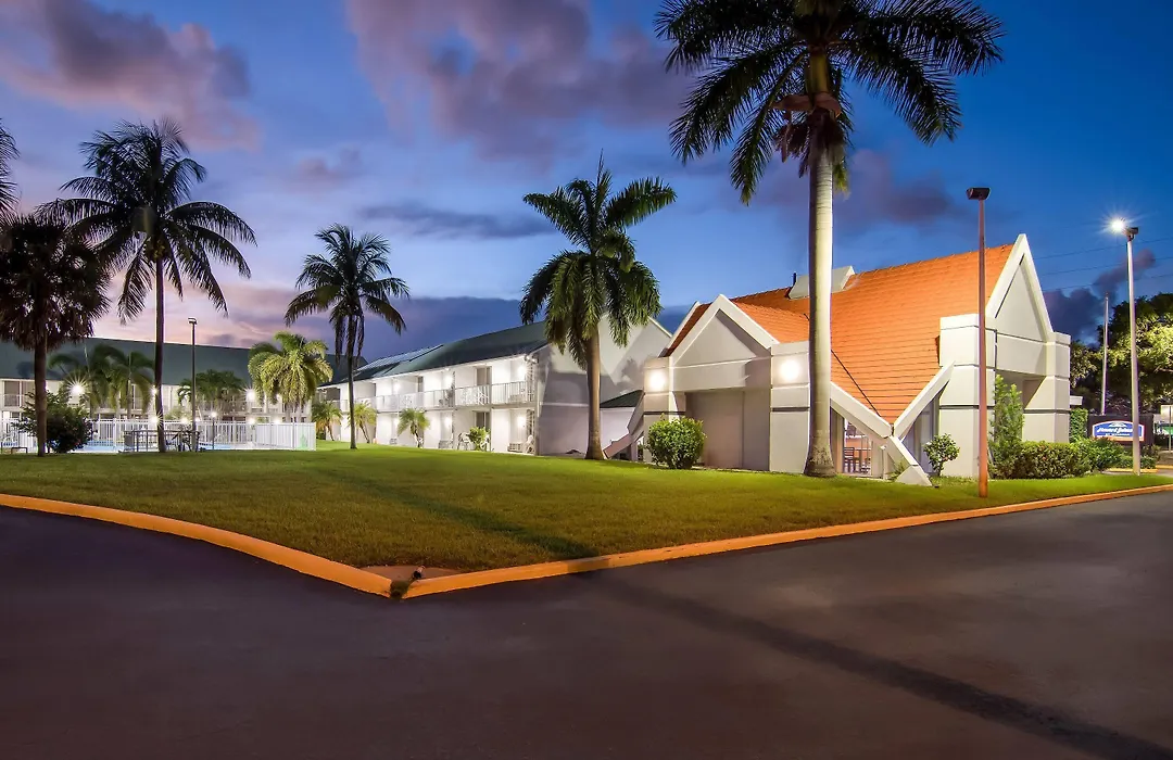 Howard Johnson By Wyndham Vero Beach / Downtown-1