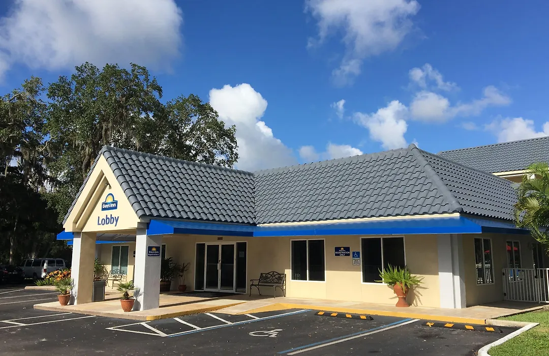 Days Inn By Wyndham Port Charlotte Town Center-1