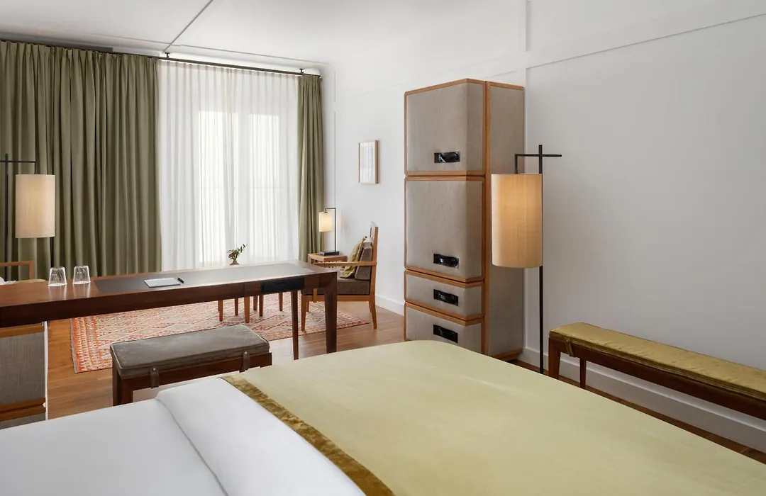 Louis Hotel-1