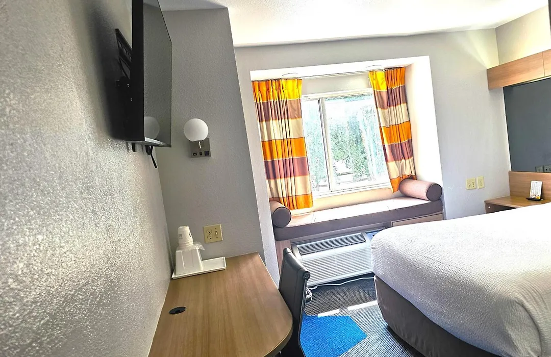 Microtel Inn & Suites By Wyndham Gatlinburg-1