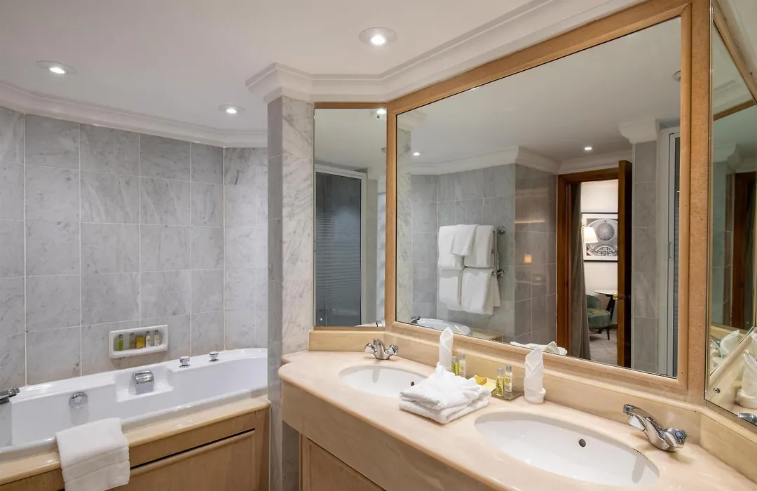 Hilton Birmingham Metropole Hotel-1