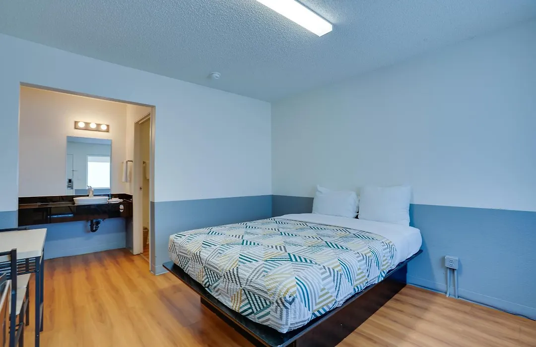 Bridgeview Hotel-1