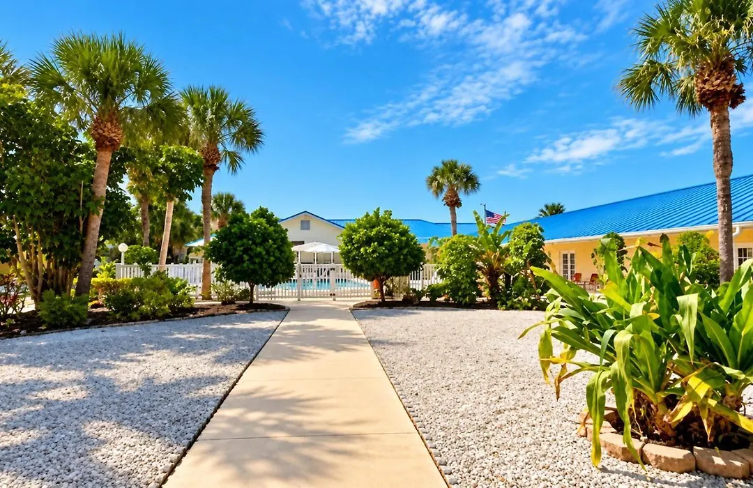 Island Sun Inn & Suites - Historic Venice & Beach Getaway-1