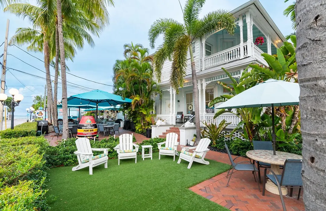 Southernmost Point Guest House&Garden Bar-1