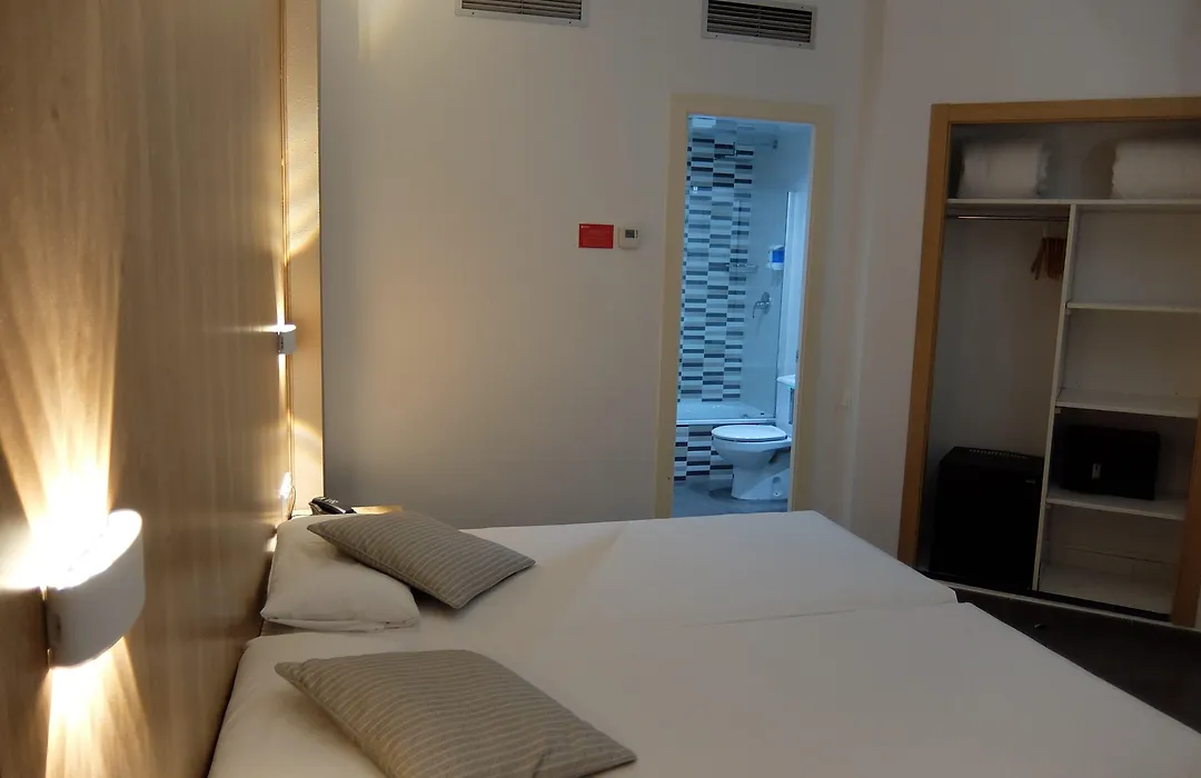 Hotel Medicis-1