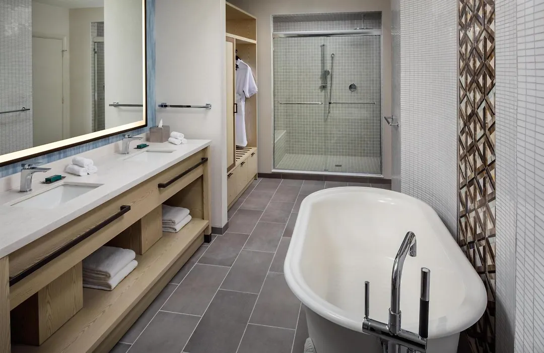 Doubletree By Hilton Hotel Miami Airport & Convention Center-1