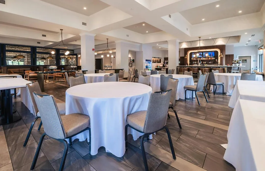 Courtyard By Marriott Savannah Downtown - Historic District-1