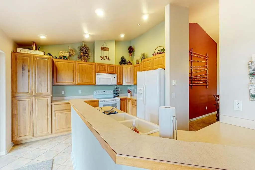 Lorees Riverview-1