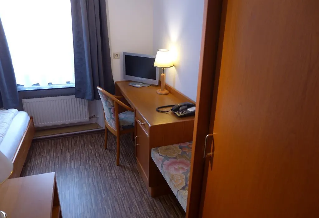Central-Hotel Greiveldinger-1