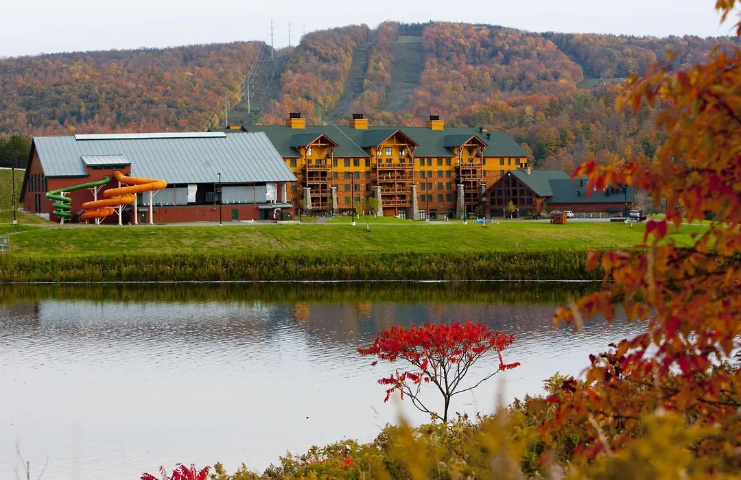Hope Lake Lodge & Indoor Waterpark-1