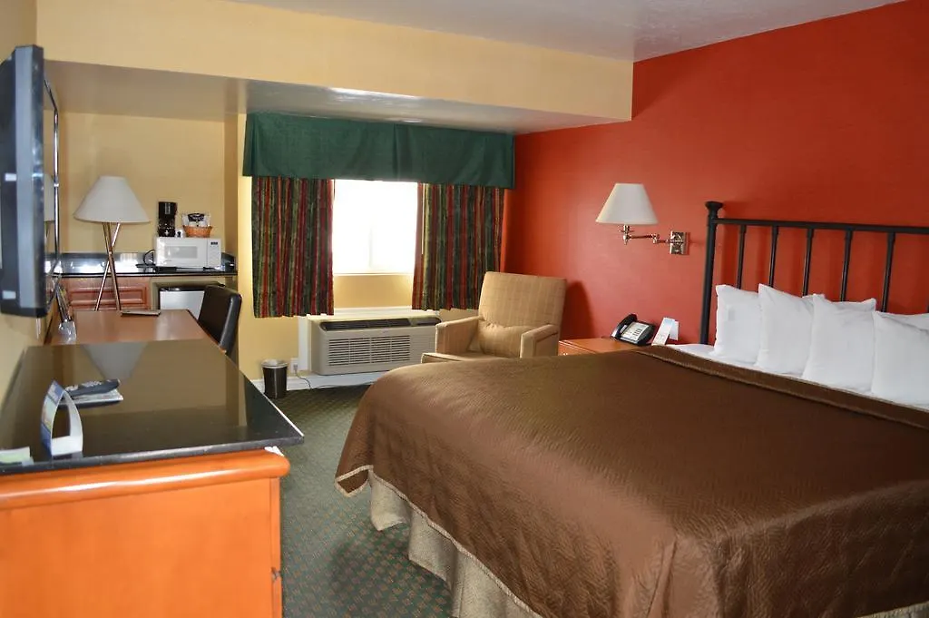 Travelodge By Wyndham San Diego Downtown Convention Center-1