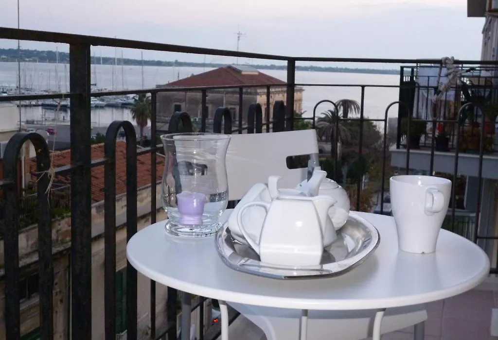 B&B Le Grand Bleu Siracusa - One Hundred Steps From Ortigia -Sea View --1