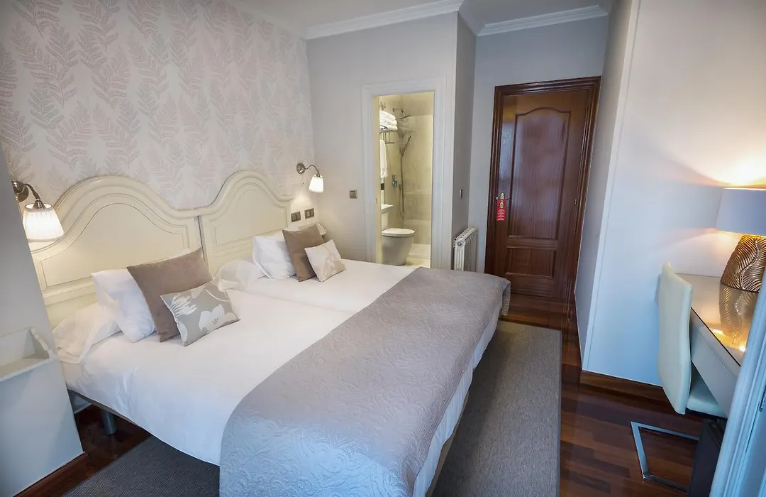 Cuatro Caminos Rooms-1