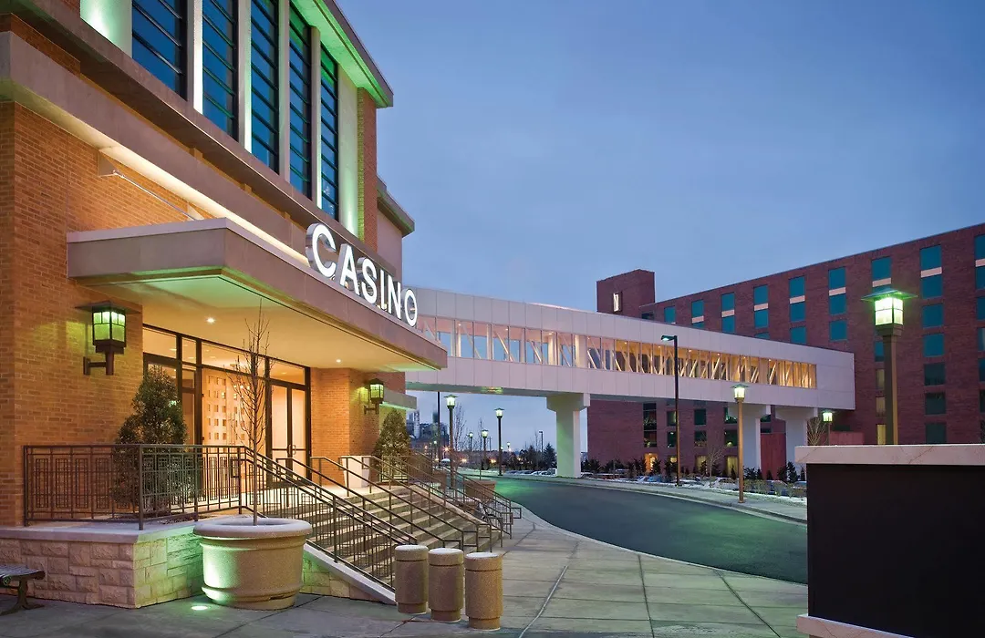 Hotelumiere Suites And Casino-1