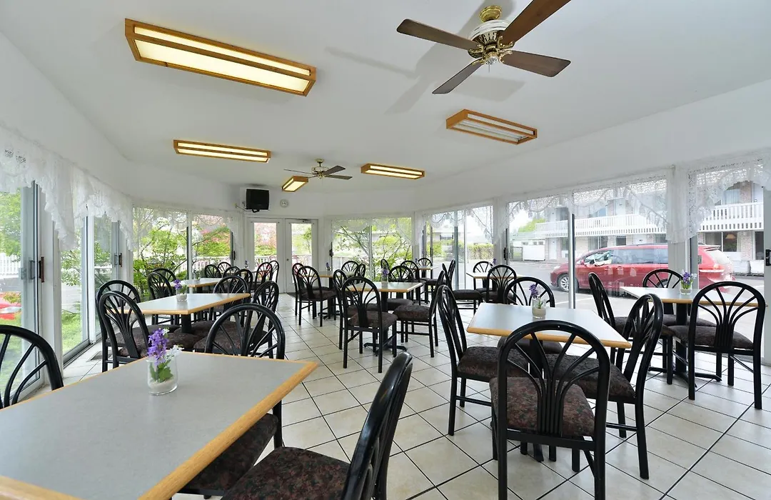 Travelodge By Wyndham Mackinaw City-1