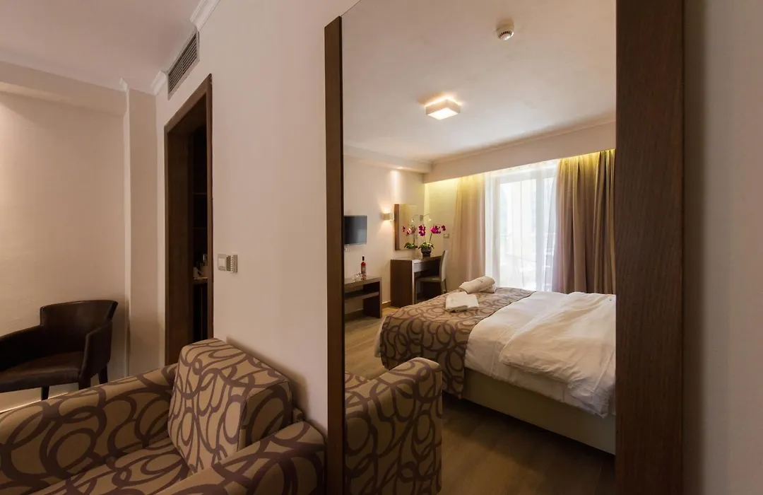 Adams Hotel-1