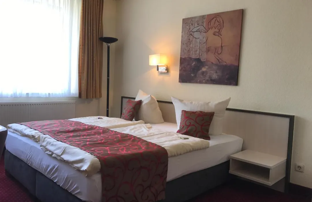 Parkhotel Neubrandenburg-1