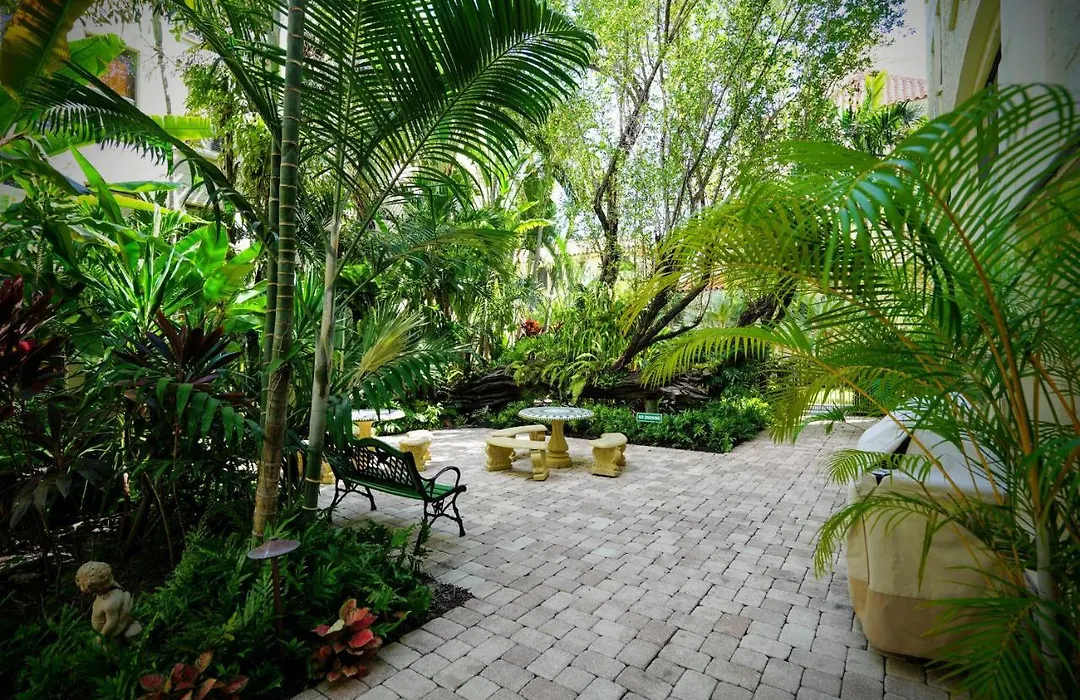 Palm Beach Historic Hotel: Petite Retreat Near Beach-1