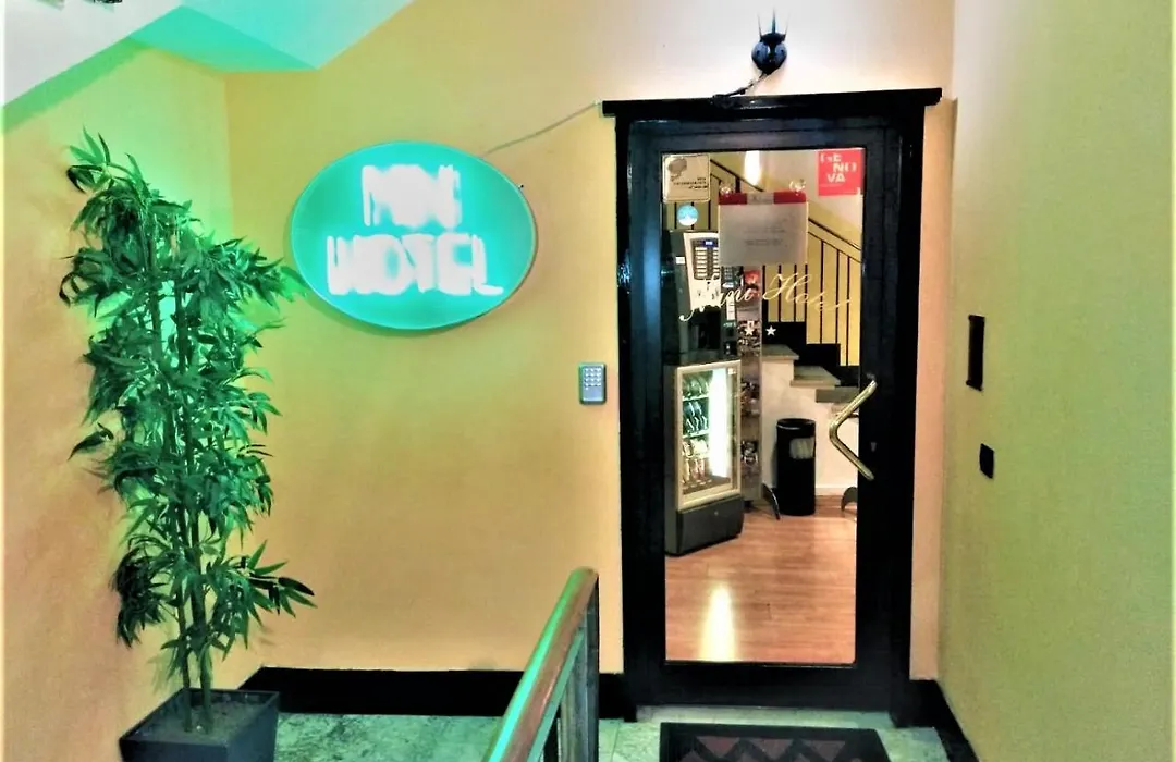 Mini Hotel-1