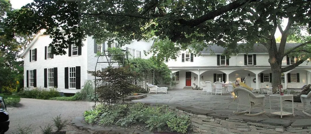 Niagara Mansion Carriage Suite-1