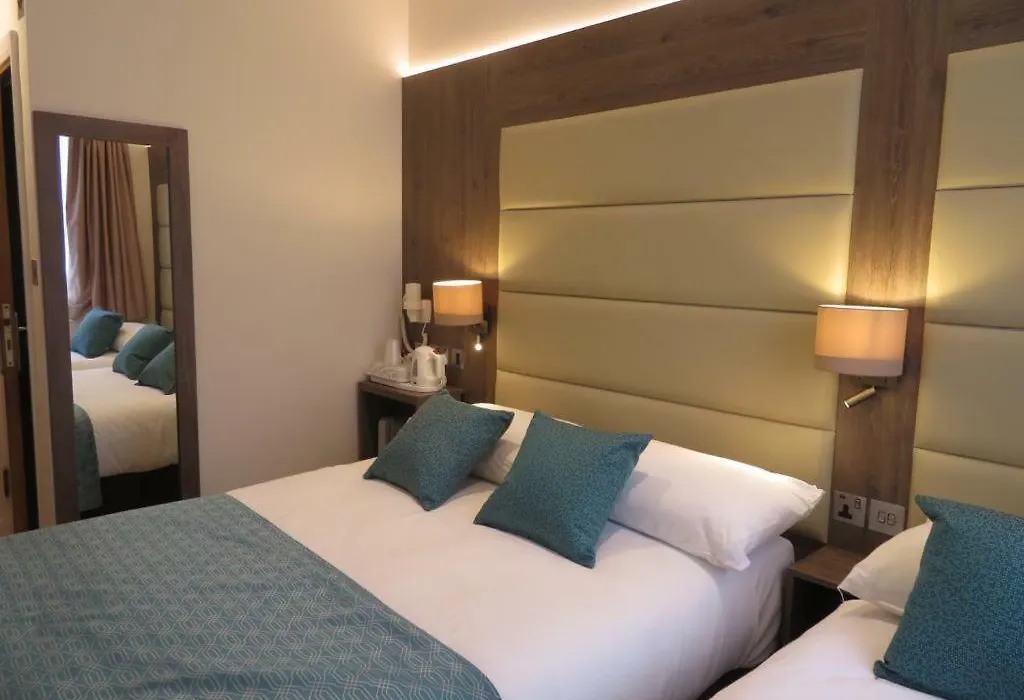 Glendale Hyde Park Hotel-1