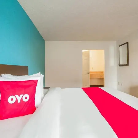 Oyo Hotel St. Louis Lambert Airport-2