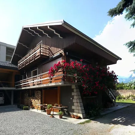 Chalet Les Cols - Chambres avec terrasse&jardin - proche de la nouvelle gare-3