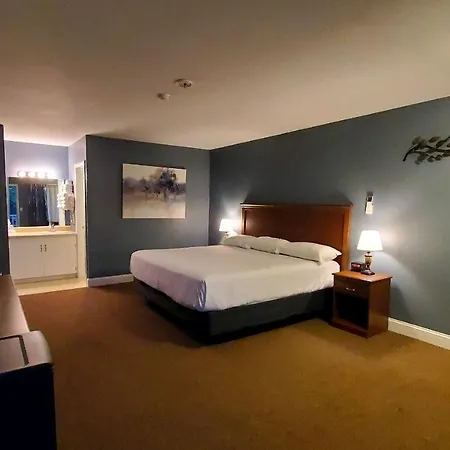 Birch Knoll Motel-3