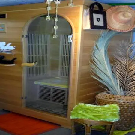 Blue Room, Kitchenette-3