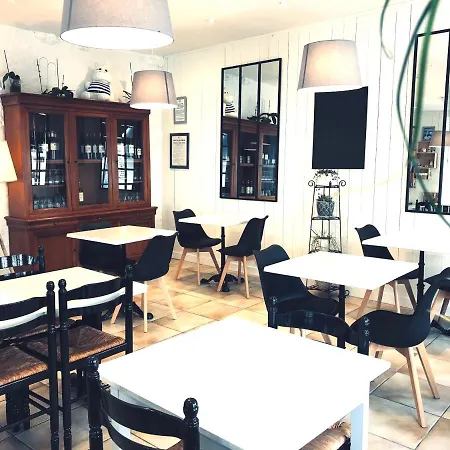 Hôtel Restaurant Le Galet Bleu-3
