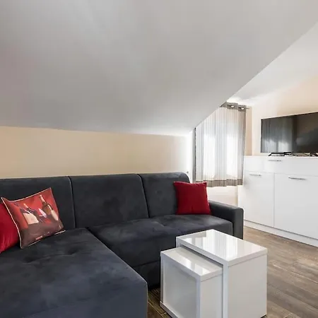 Elegant Residence Rooms&Apartments-2