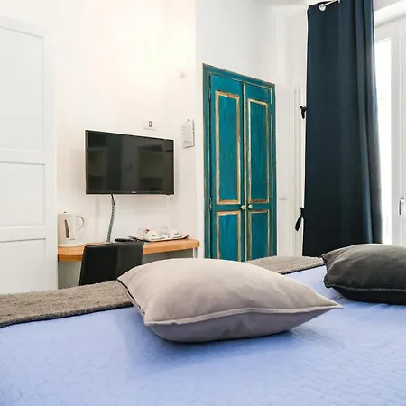 Lia Rooms-3
