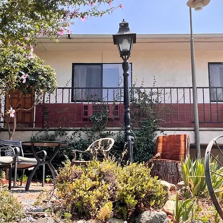 Mariposa Lodge-2