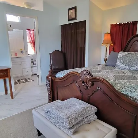 Hidden Gem 2 Bed 2 Bath Private Mobile Home With Great Parking-2
