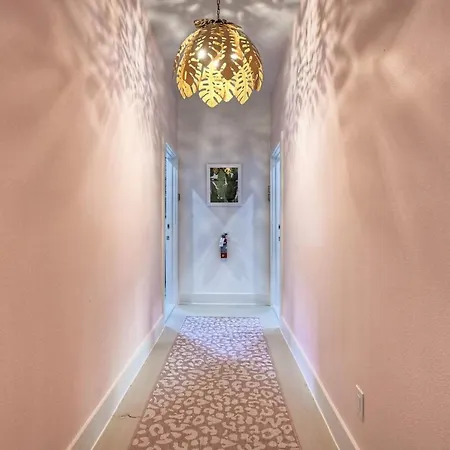 Room 9 Oleander Hotel Walk To Cruise Terminal, Restaurants & The Strand-3