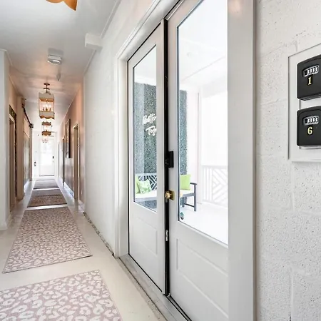 Room 8 Oleander Hotel Downtown Galveston Hotel Near Cruise Terminal & Beach-3
