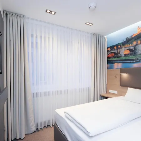 City Hotel Würzburg-3
