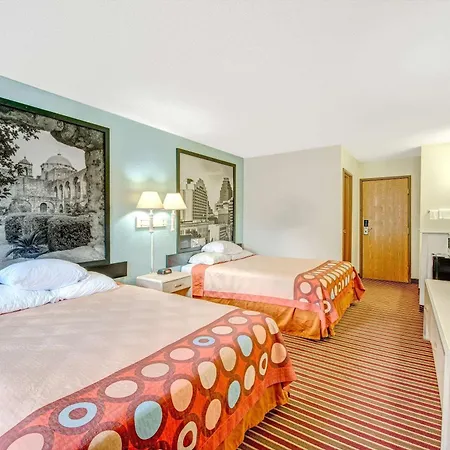 Super 8 By Wyndham San Antonio/Fiesta-2