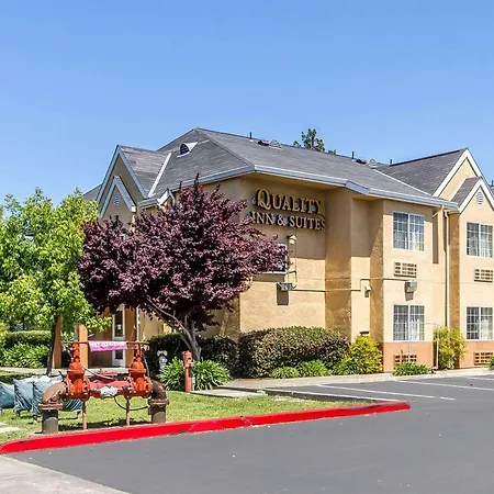 Econo Lodge Inn & Suites Santa Rosa South-2