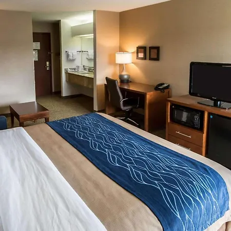 Comfort Inn Crystal Lake - Algonquin-2