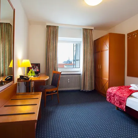 Hansadom Hotel Koeln Central By Mayburgh-3