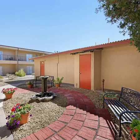 Econo Lodge Inn & Suites Socorro-3
