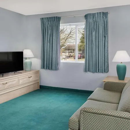 Days Inn By Wyndham Osage Beach Lake Of The Ozarks-3