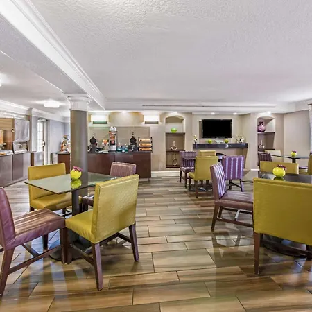 La Quinta Inn By Wyndham Miami Airport North-2