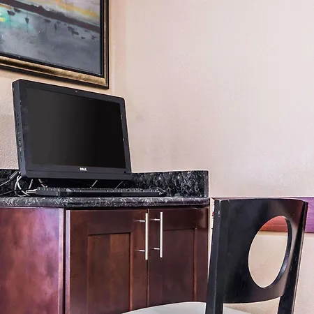 Quality Inn & Suites Des Moines Airport-2