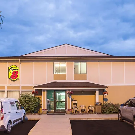 Super 8 By Wyndham Beaver Dam-3