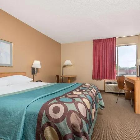 Super 8 By Wyndham Menomonie Wi-3