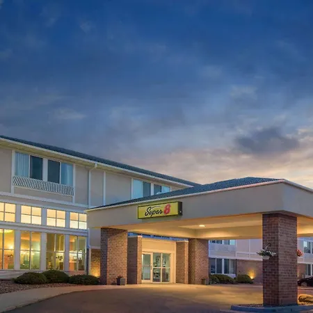 Super 8 By Wyndham Menomonie Wi-2
