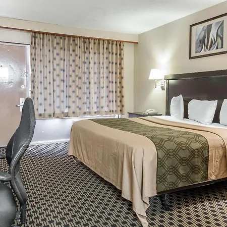 Econo Lodge-3
