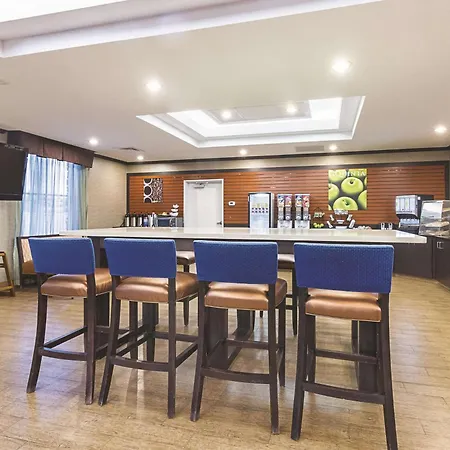 La Quinta Inn & Suites Casino And Bar By Wyndham Glendive-3